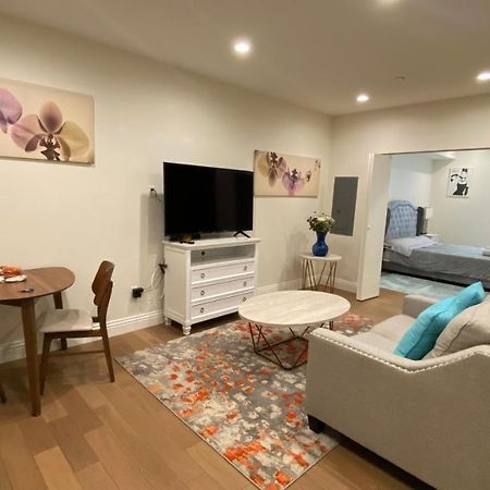 Gorgeous Apt With Parking In Ktown La Los Angeles Exterior photo
